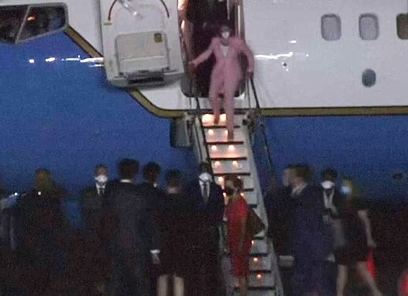 Nancy Pelosi walks off the plain in Taipei, Taiwan in defiance of Chinese government