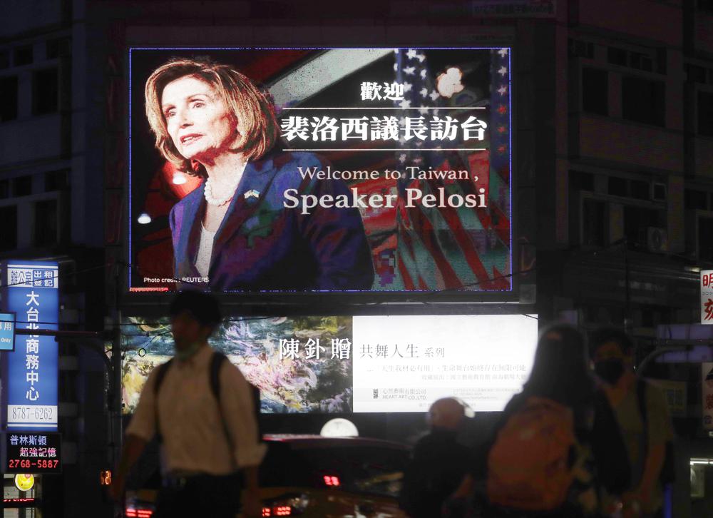 An electronic billboard welcomes Nancy Pelosi to Taiwan